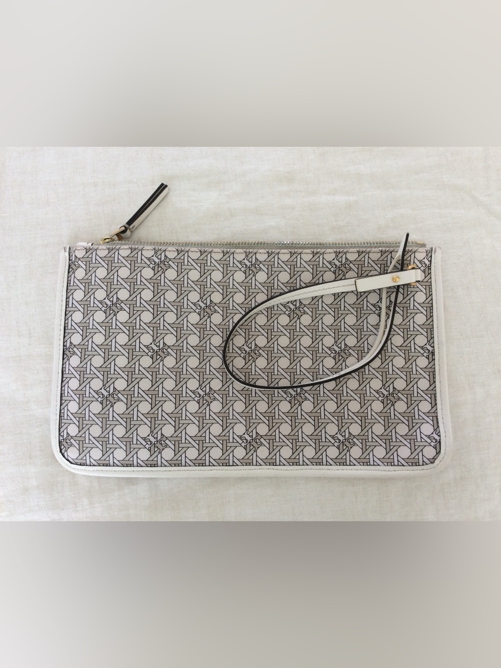 Tory Burch Ever Ready Cream and Black Tote with Matching Wristlet - Picture 12 of 17